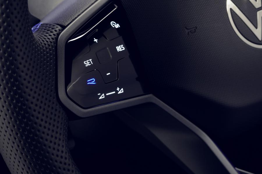 Детали интерьера Volkswagen Tiguan R 2020 года  (WW) (фото 3 из 9)